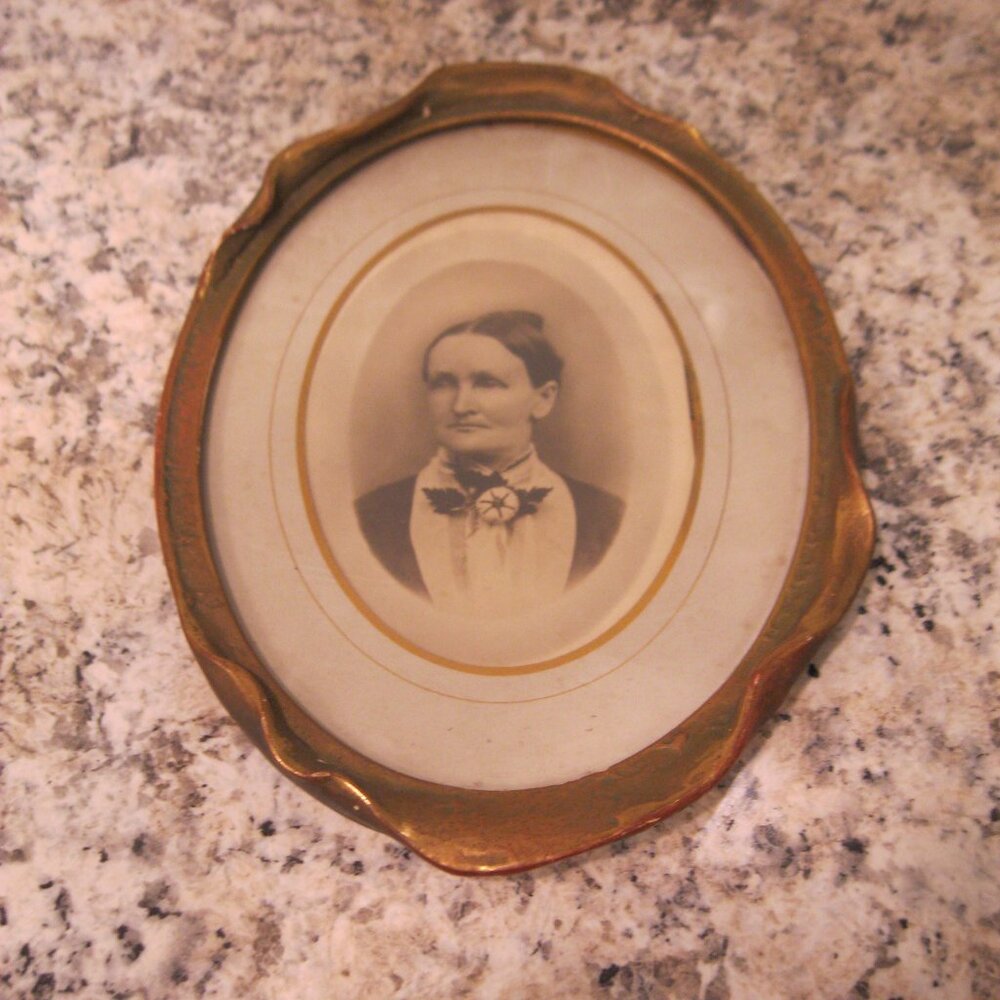 Vintage Round Small Picture